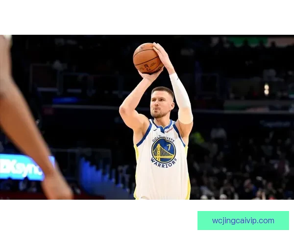 勇士伤兵潮波尔津吉斯罚球时替补席仅剩两人七人缺阵成焦点